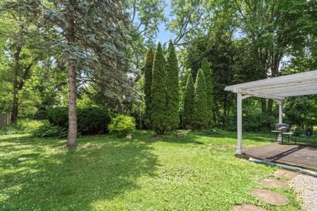 3 Dole Avenue, Crystal Lake, IL 60014