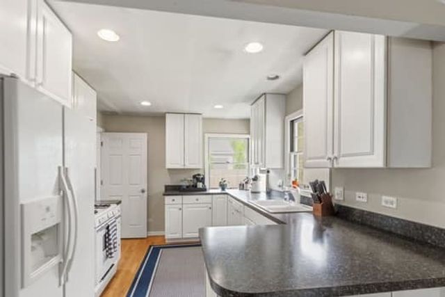 3 Dole Avenue, Crystal Lake, IL 60014