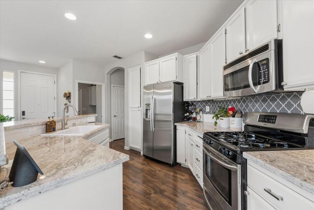 8300 White Spruce Dr, Antelope, CA 95843