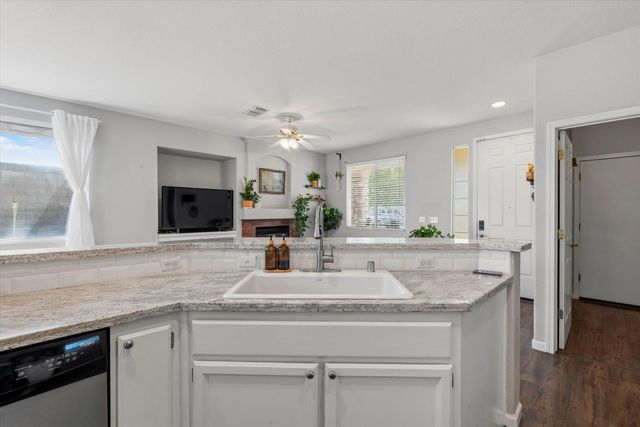 8300 White Spruce Dr, Antelope, CA 95843