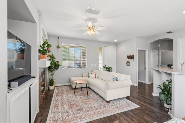 8300 White Spruce Dr, Antelope, CA 95843