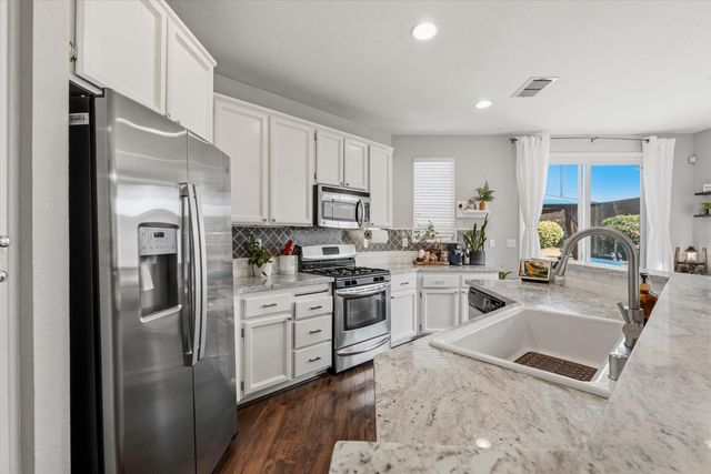 8300 White Spruce Dr, Antelope, CA 95843