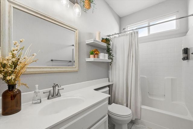 8300 White Spruce Dr, Antelope, CA 95843