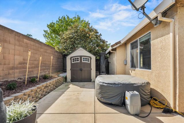 8300 White Spruce Dr, Antelope, CA 95843