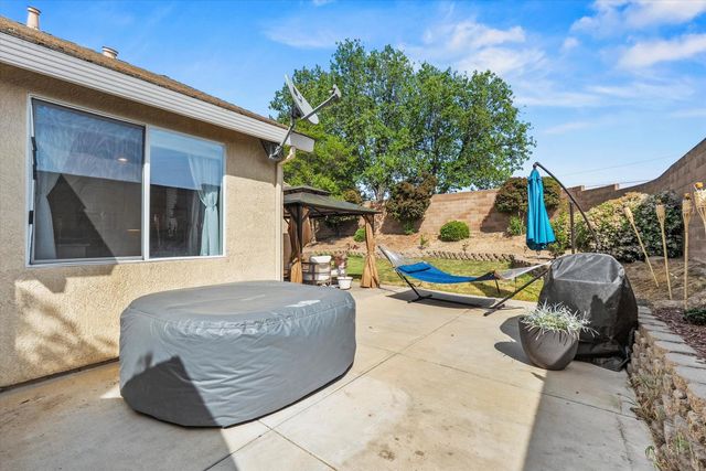 8300 White Spruce Dr, Antelope, CA 95843