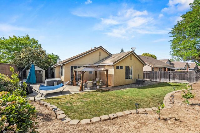8300 White Spruce Dr, Antelope, CA 95843