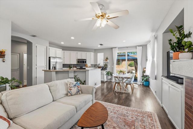 8300 White Spruce Dr, Antelope, CA 95843