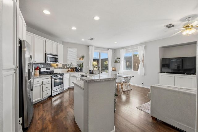 8300 White Spruce Dr, Antelope, CA 95843