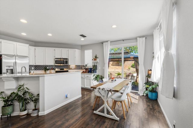 8300 White Spruce Dr, Antelope, CA 95843