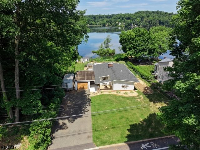 39 Koclas Dr, Netcong Boro, NJ 07857