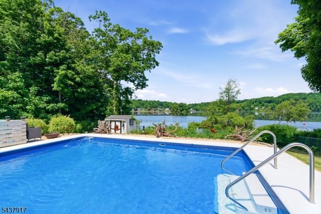 39 Koclas Dr, Netcong Boro, NJ 07857