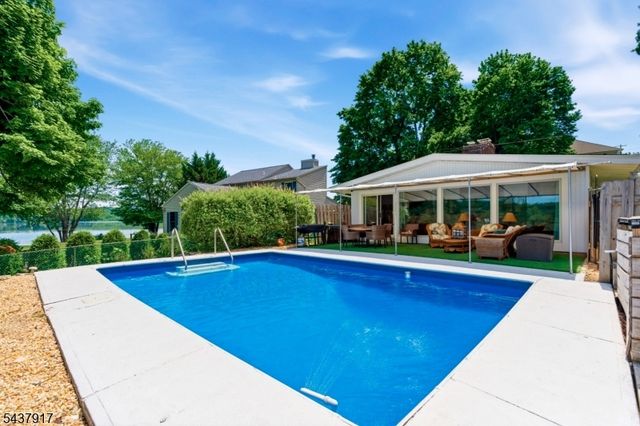 39 Koclas Dr, Netcong Boro, NJ 07857