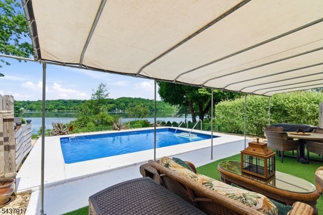 39 Koclas Dr, Netcong Boro, NJ 07857