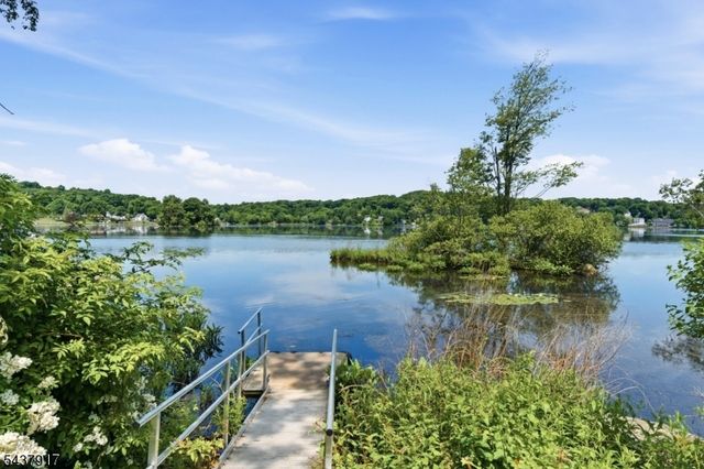 39 Koclas Dr, Netcong Boro, NJ 07857