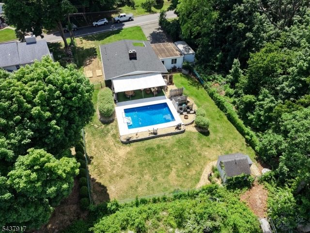 39 Koclas Dr, Netcong Boro, NJ 07857