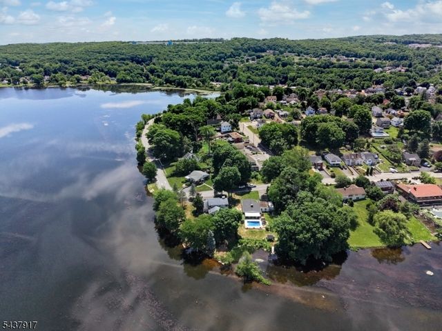 39 Koclas Dr, Netcong Boro, NJ 07857