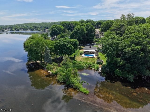 39 Koclas Dr, Netcong Boro, NJ 07857