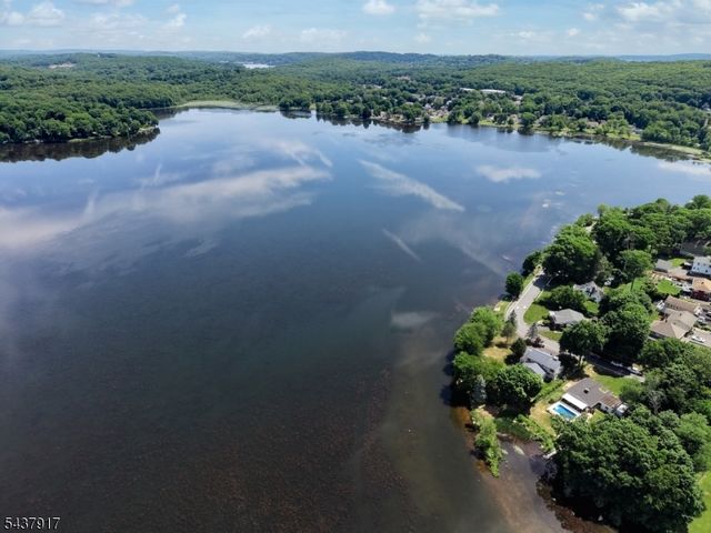 39 Koclas Dr, Netcong Boro, NJ 07857