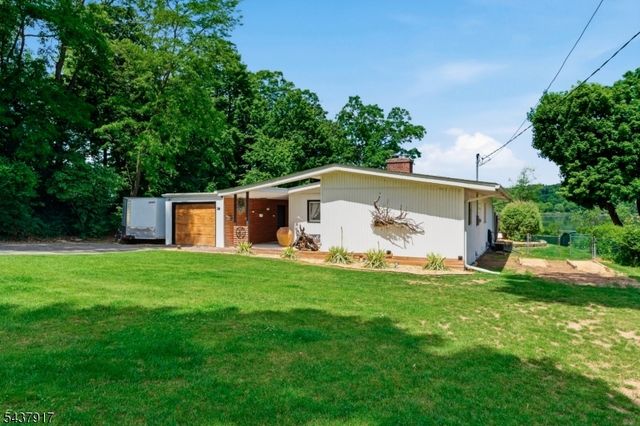 39 Koclas Dr, Netcong Boro, NJ 07857