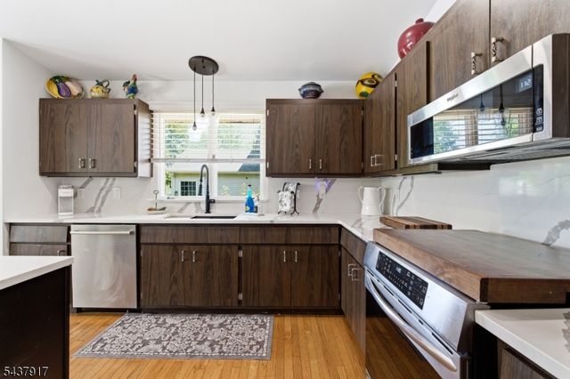39 Koclas Dr, Netcong Boro, NJ 07857