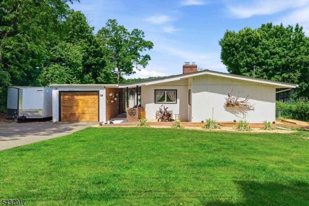 39 Koclas Dr, Netcong Boro, NJ 07857