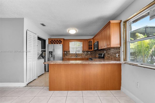 2385 NW 32nd St, Miami, FL 33142