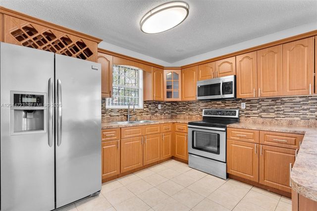 2385 NW 32nd St, Miami, FL 33142
