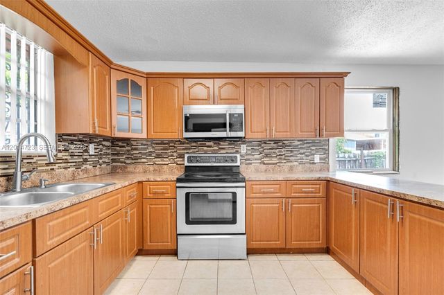 2385 NW 32nd St, Miami, FL 33142