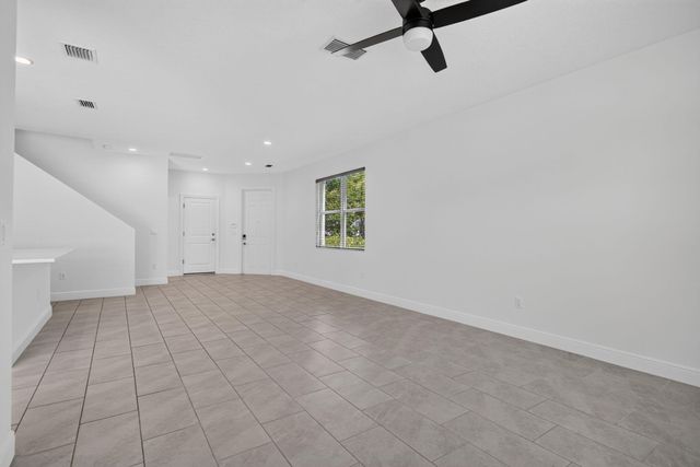 543 Parsons Way, Deerfield Beach, FL 33442