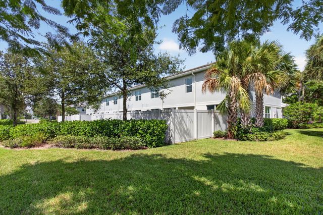 543 Parsons Way, Deerfield Beach, FL 33442