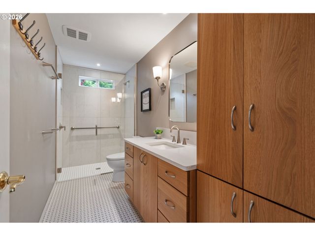 3725 Se TIBBETTS St, Portland, OR 97202