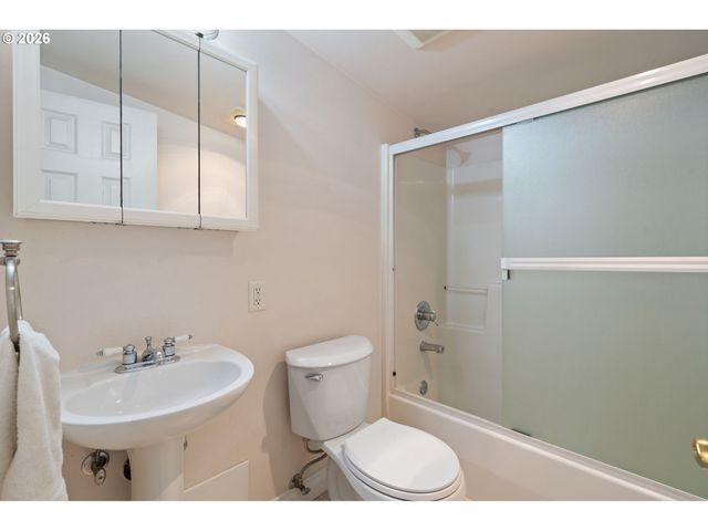 3725 Se TIBBETTS St, Portland, OR 97202