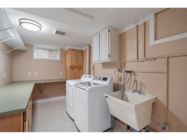 3725 Se TIBBETTS St, Portland, OR 97202