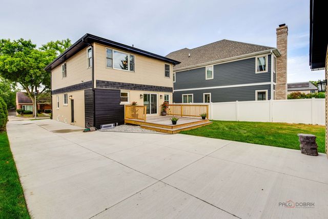 607 S Cedar Avenue, Elmhurst, IL 60126