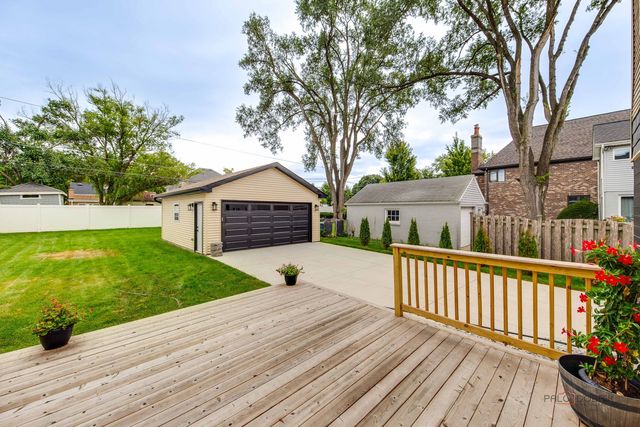 607 S Cedar Avenue, Elmhurst, IL 60126