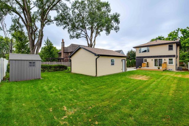 607 S Cedar Avenue, Elmhurst, IL 60126
