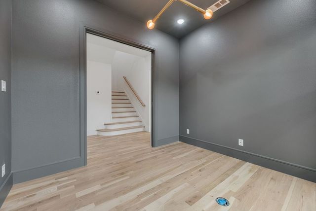 6367 Mccommas Boulevard, Dallas, TX 75214