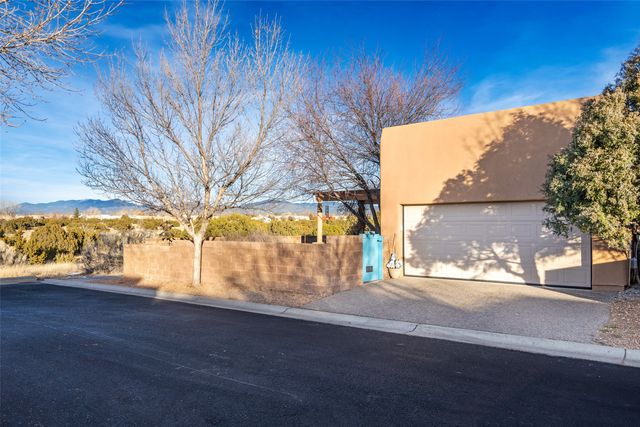 10 Blue Hill, Santa Fe, NM 87508