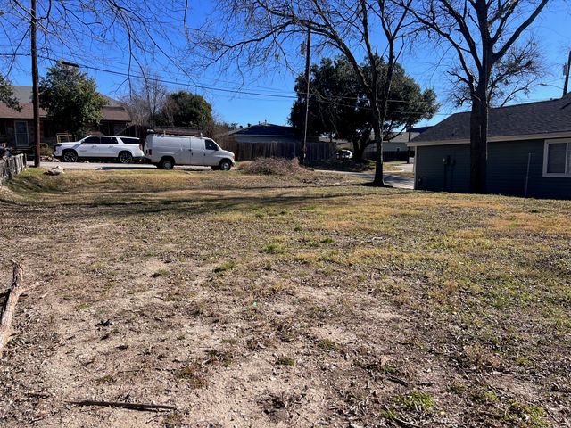 304 Mckinney Avenue, Mckinney, TX 75069