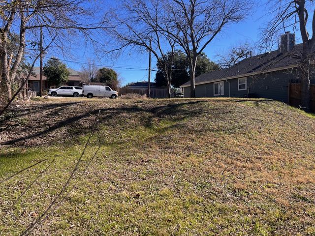 304 Mckinney Avenue, Mckinney, TX 75069