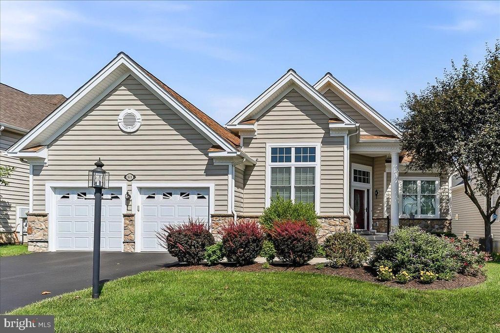 618 REGENCY HILLS DR, COLLEGEVILLE, PA 19426 — exterior