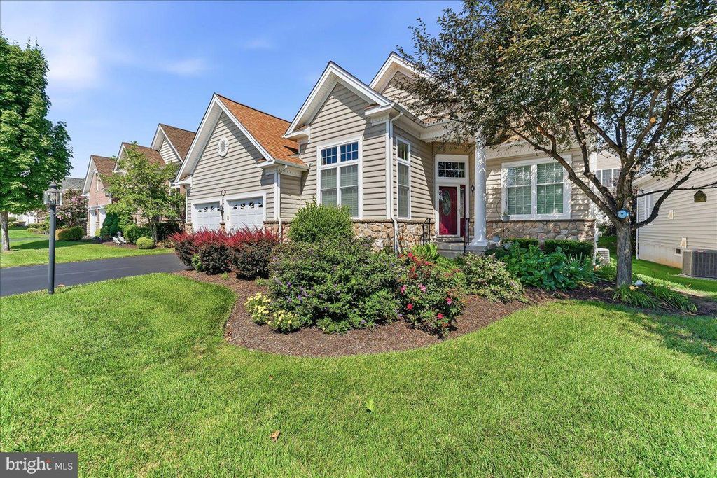 618 REGENCY HILLS DR, COLLEGEVILLE, PA 19426 — photo 2