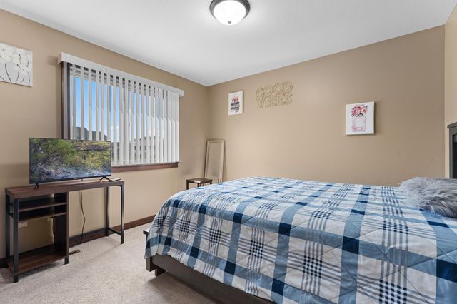 870 Portsmith Drive NW, Rochester, MN 55901