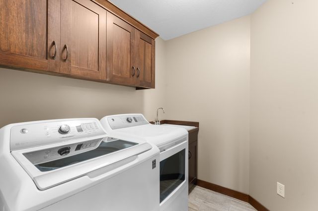 870 Portsmith Drive NW, Rochester, MN 55901