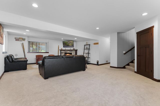 870 Portsmith Drive NW, Rochester, MN 55901