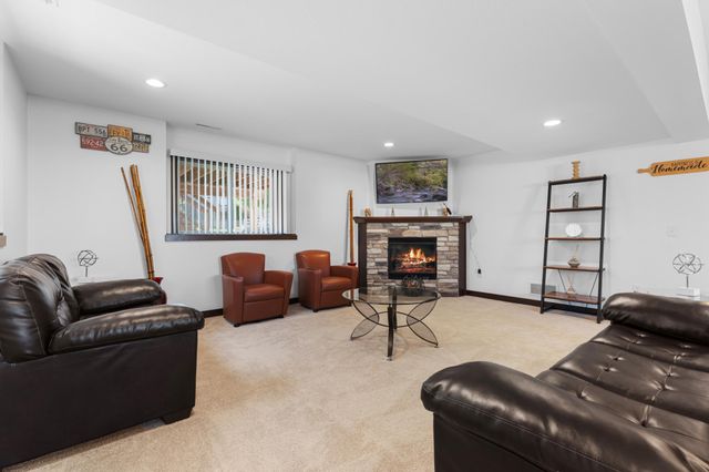 870 Portsmith Drive NW, Rochester, MN 55901