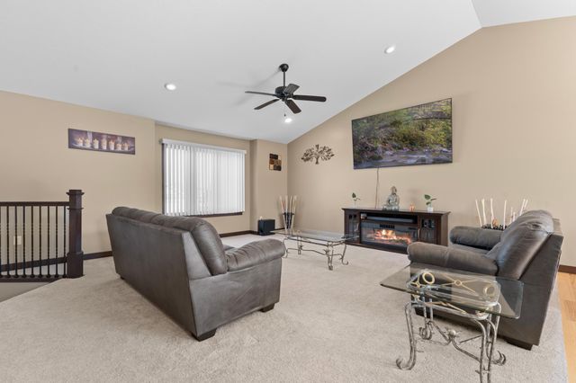 870 Portsmith Drive NW, Rochester, MN 55901