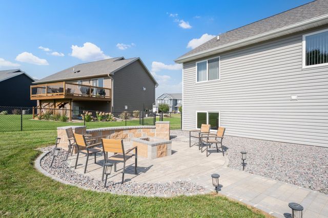 870 Portsmith Drive NW, Rochester, MN 55901