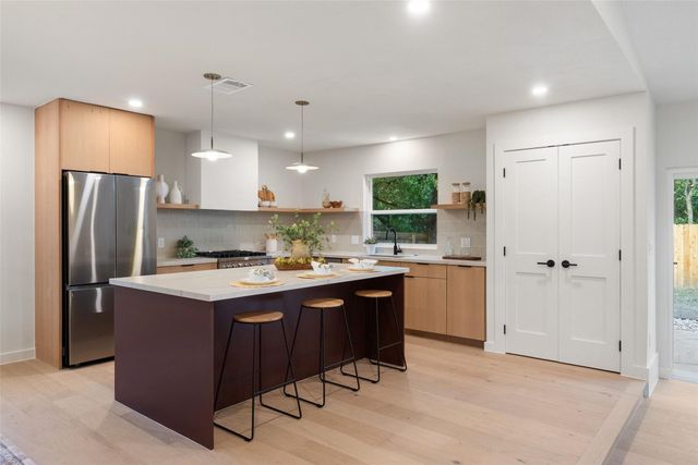 7405 Whispering Winds DR, Austin, TX 78745
