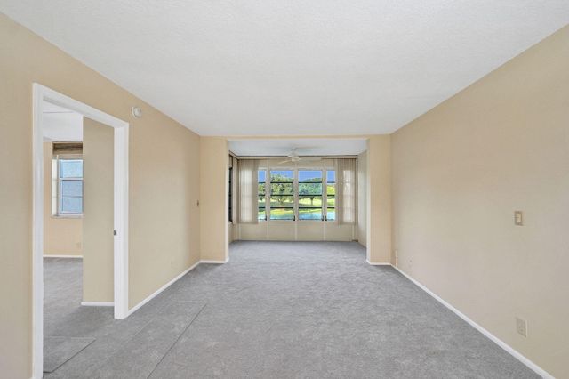 9460 Poinciana Place 203, Davie, FL 33324